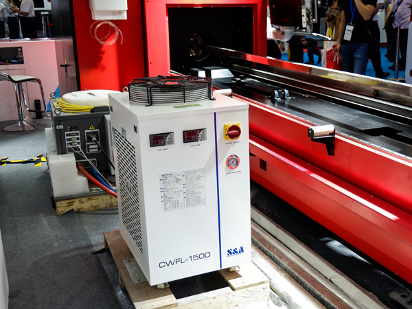 ���ý��������и����������ˮ��ע������